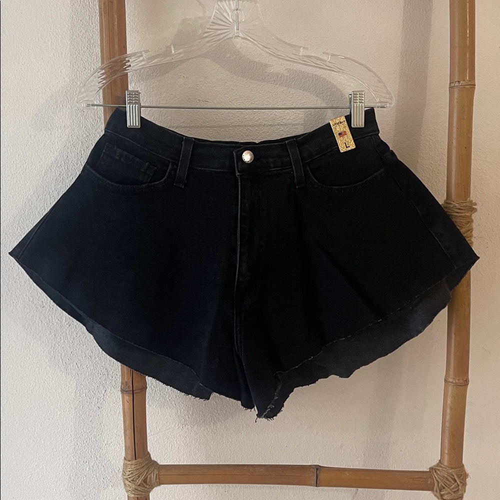 🔥 VIBRANT High Rise Black Denim Shorts – Size L 🔥